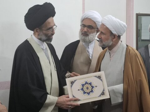 تصاویر/ اختتامیه میثاق طلبگی ۲ و پایش قرآنی و دانش افزایی طلاب در مدرسه علمیه امیرالمومنین (ع) آران و بیدگل