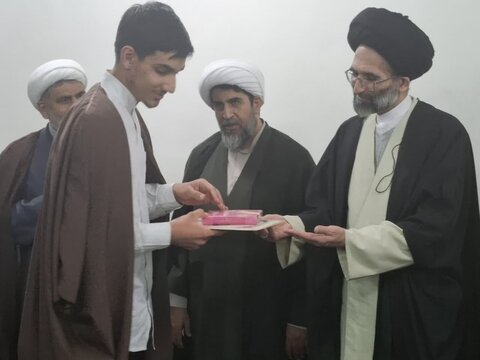 تصاویر/ اختتامیه میثاق طلبگی ۲ و پایش قرآنی و دانش افزایی طلاب در مدرسه علمیه امیرالمومنین (ع) آران و بیدگل