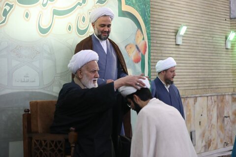 تصاویر برگزاری آیین عمامه گذاری طلاب مدرسه علمیه ابوذر تهران