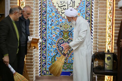 غبارروبی مسجد موسی ابن جعفر (ع) ساری