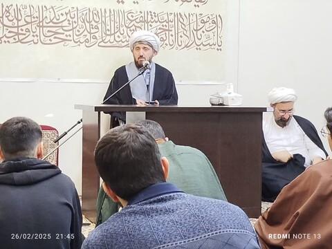 تصاویر/ مراسم یادبود شهیدان سید حسن نصرالله در مدرسه علمیه امام صادق(ع) تبریز