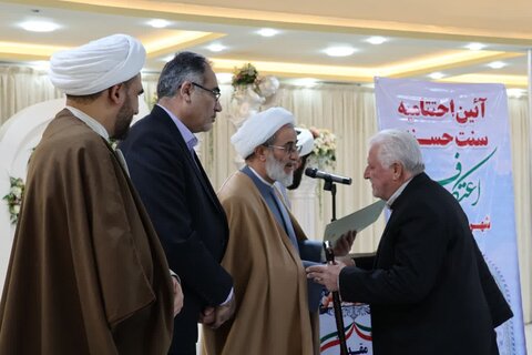 تصاویر | آئین تجلیل از دست‌اندرکاران مراسم معنوی اعتکاف در مرند