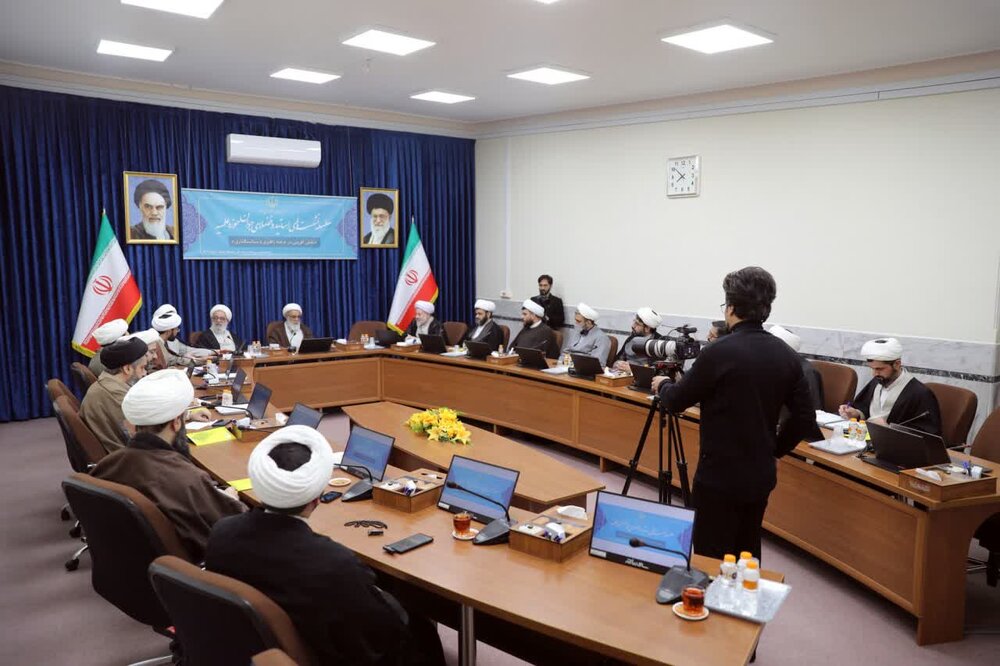 آنچه در دومین نشست اساتید و فضلای حوزه گذشت/ تلاش شورای عالی برای ارتقاء و تعالی حوزه