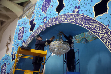 تصاویر/ تلاش خادمان حرم حضرت معصومه(س) برای میزبانی از مهمانان ماه خدا