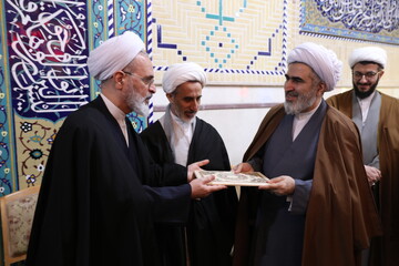راهبری و تحول در جهان معاصر نیازمند طرح و ایده نو است/ توسل به امام عصر(ع) در فضای غبارآلود