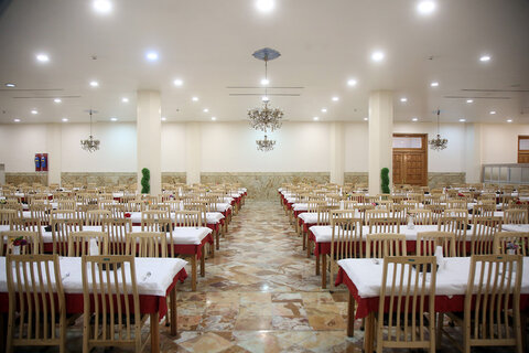 تلاش خادمان حرم حضرت معصومه(س) برای میزبانی از مهمانان ماه خدا