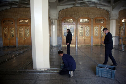 تلاش خادمان حرم حضرت معصومه(س) برای میزبانی از مهمانان ماه خدا