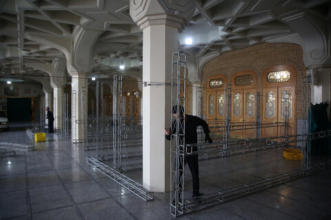 تلاش خادمان حرم حضرت معصومه(س) برای میزبانی از مهمانان ماه خدا