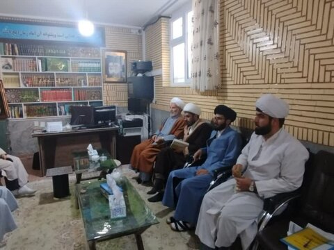 تصاویر/ برگزاری شورای تهذیب مدرسه علمیه امام صادق (ع) بیجار برای اجرای برنامه های ماه رمضان