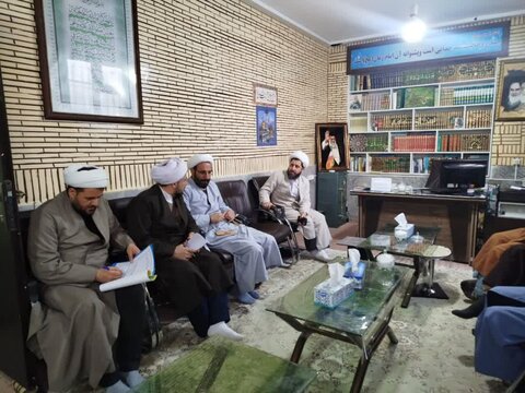 تصاویر/ برگزاری شورای تهذیب مدرسه علمیه امام صادق (ع) بیجار برای اجرای برنامه های ماه رمضان