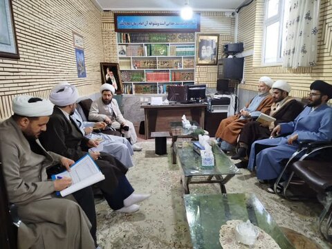 تصاویر/ برگزاری شورای تهذیب مدرسه علمیه امام صادق (ع) بیجار برای اجرای برنامه های ماه رمضان