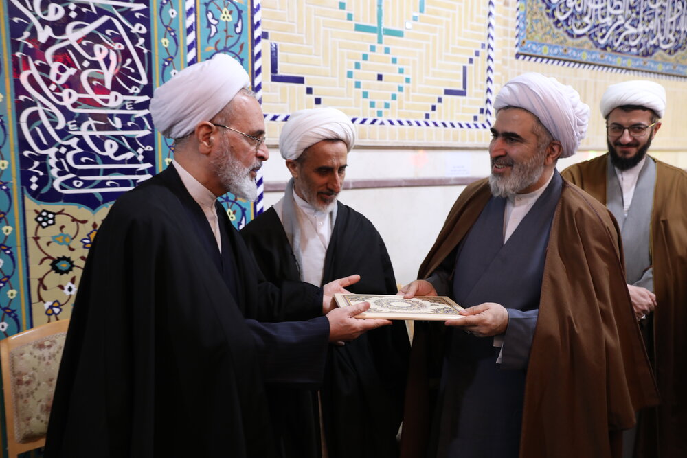 راهبری و تحول در جهان معاصر نیازمند طرح و ایده نو است/ توسل به امام عصر(ع) در فضای غبارآلود راهبری و تحول در جهان معاصر نیازمند طرح و ایده نو است/ توسل به امام عصر(ع) در فضای غبارآلود