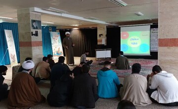 تصاویر/برگزاری کارگاه تکنیک های سخنرانی و تبلیغ روشمند برای طلاب مدرسه علمیه امام صادق (ع) قروه