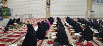 کلیپ | برگزاری محفل جز خوانی قرآن کریم ویژه بانوان در مصلای جمعه کنگان