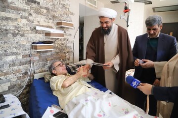 فیلم | عیادت نماینده ولی فقیه در استان همدان از جانباز ۷۰ درصد