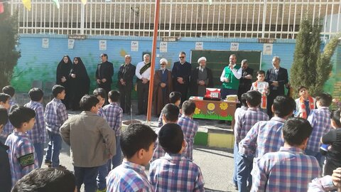 تصاویر/طرح «نشان ارادت» عتبات عالیات در مدارس آران و بیدگل