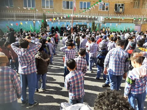 تصاویر/طرح «نشان ارادت» عتبات عالیات در مدارس آران و بیدگل