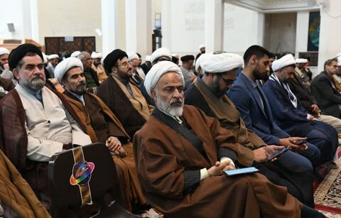 تصاویر|  همایش طلیعه داران تبلیغ در سومین حرم اهل بیت(ع)