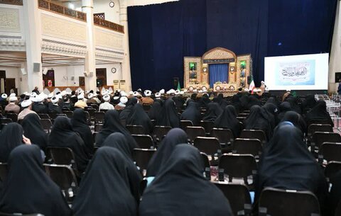 تصاویر|  همایش طلیعه داران تبلیغ در سومین حرم اهل بیت(ع)