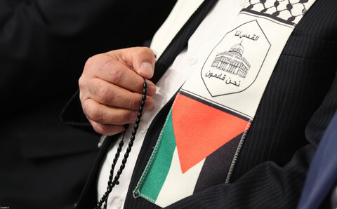 تصاویر/ مراسم انس با قرآن در اولین روز از ماه مبارک رمضان با حضور رهبر انقلاب