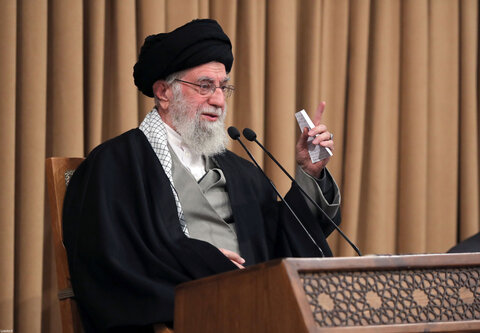 تصاویر/ مراسم انس با قرآن در اولین روز از ماه مبارک رمضان با حضور رهبر انقلاب