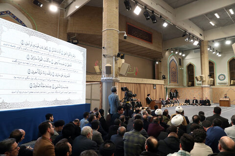 تصاویر/ مراسم انس با قرآن در اولین روز از ماه مبارک رمضان با حضور رهبر انقلاب