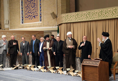 تصاویر/ مراسم انس با قرآن در اولین روز از ماه مبارک رمضان با حضور رهبر انقلاب