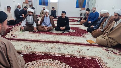 تصاویر/برگزاری درس اخلاق در مدرسه علمیه امام خمینی شهرستان خمین