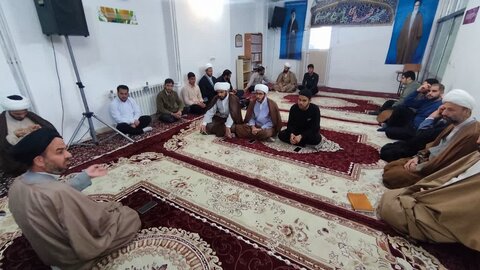 تصاویر/برگزاری درس اخلاق در مدرسه علمیه امام خمینی شهرستان خمین