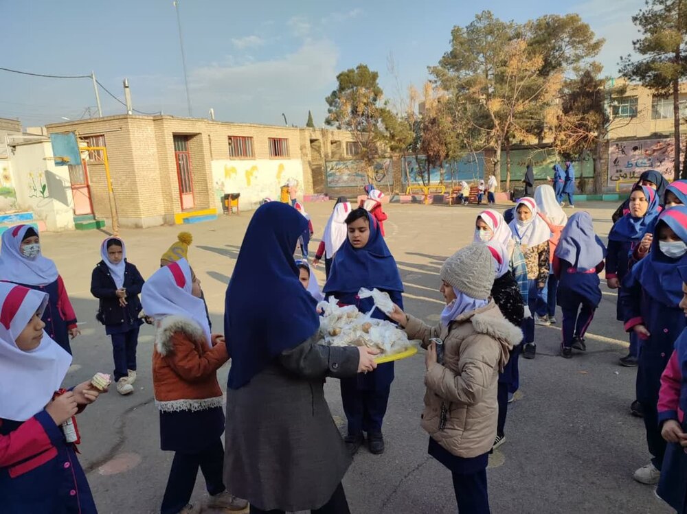 درخشش «شنبه‌های ام‌البنینی» با عطر مهربانی و ایثار در فضای آموزشی مدارس کاشان+ عکس