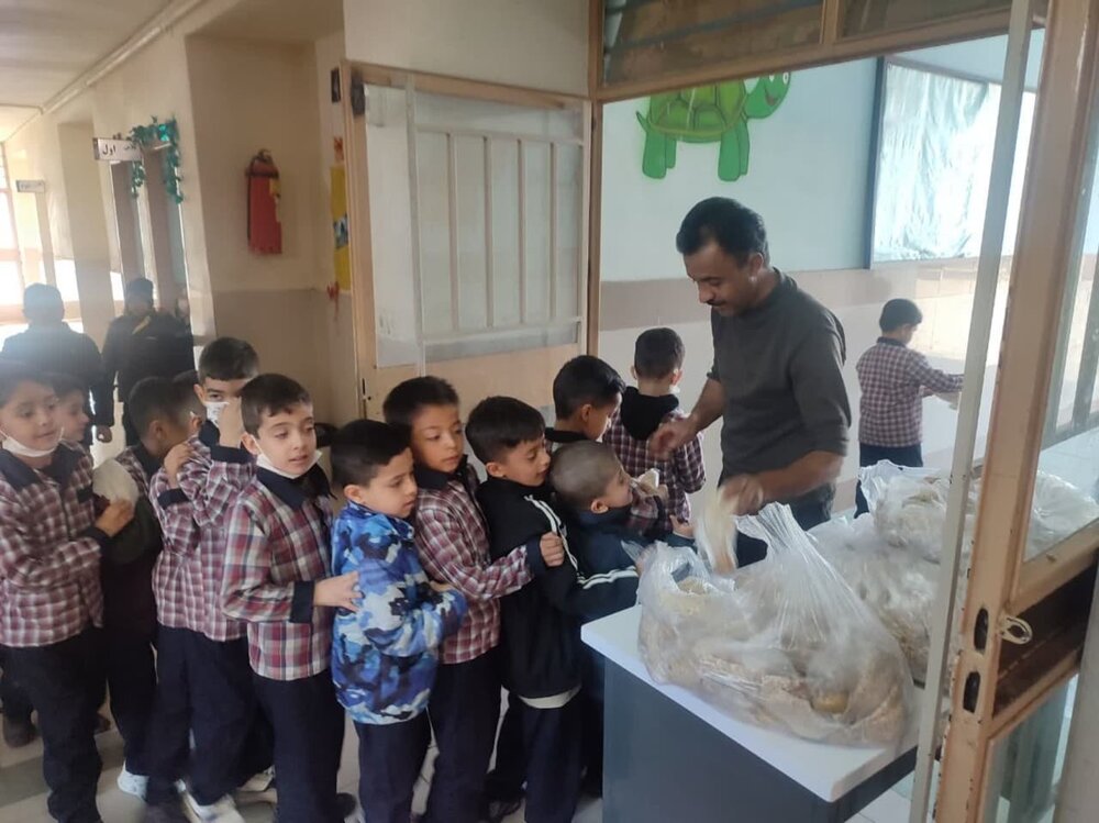 درخشش «شنبههای امالبنینی» با عطر مهربانی و ایثار در فضای آموزشی مدارس کاشان+ عکس