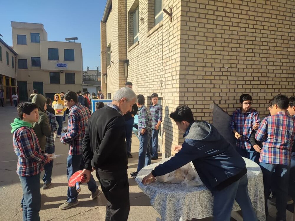 درخشش «شنبههای امالبنینی» با عطر مهربانی و ایثار در فضای آموزشی مدارس کاشان+ عکس