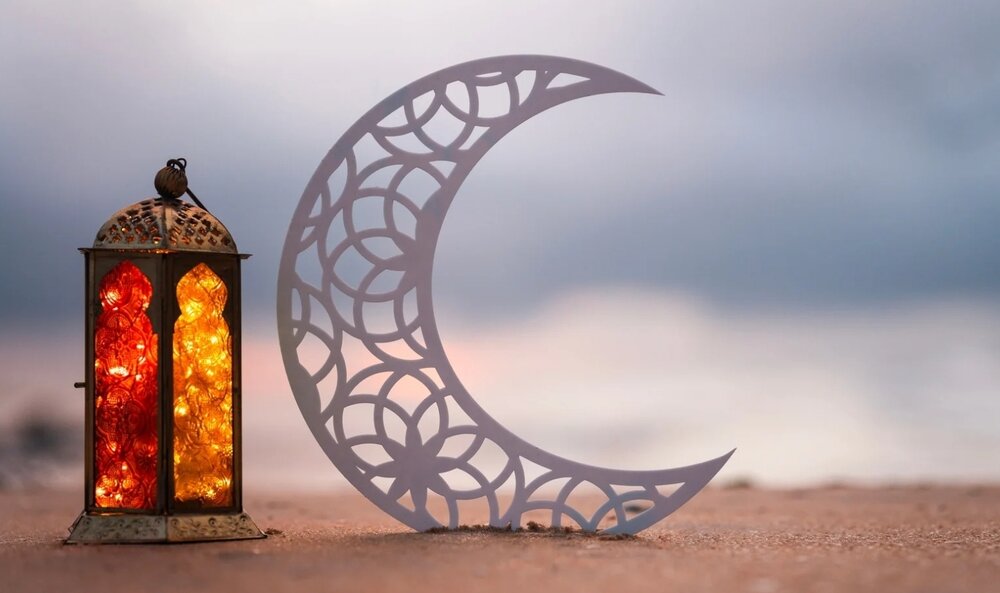 در ماه رمضان، زبان خود را به ذکر خدا عادت دهیم