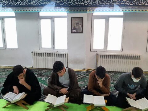 محفــل جـزء خوانی قرآن کریم در مدرسه علمیه خلخال