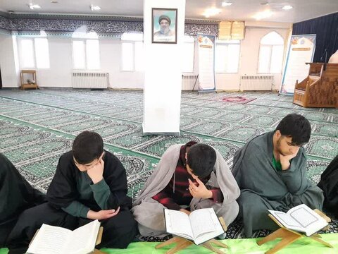 محفــل جـزء خوانی قرآن کریم در مدرسه علمیه خلخال