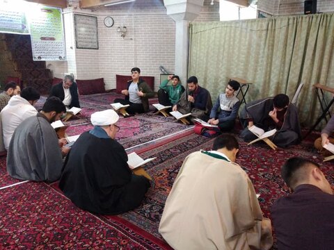 تصاویر / محفل انس با قرآن در مدارس علمیه استان قزوین