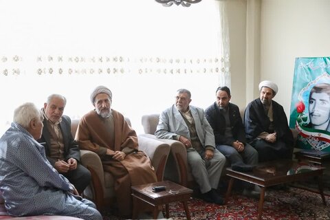 تصاویر / دیدار امام جمعه قزوین با خانواده شهیدان غلامحسین مردانی‌فر و حسین قدس شربیانی