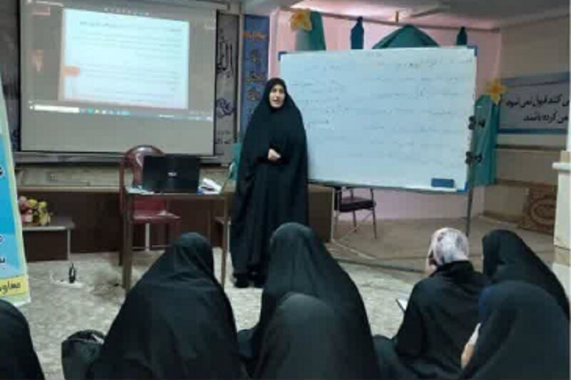 کارگاه مقاله نویسی با استفاده از هوش مصنوعی در مدرسه نرجسیه سنقر و کلیایی برگزار شد