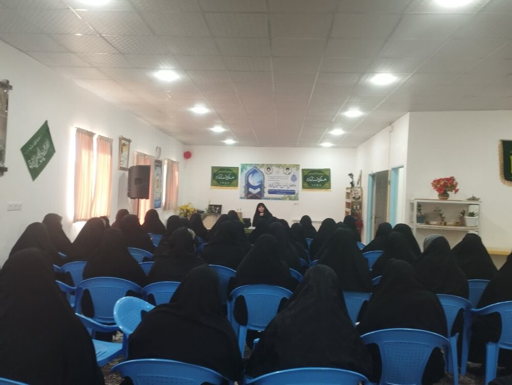 جلسه توجیهی مبلغان و مربیان جلسات خانگی قرآن بردسیر برگزار شد+عکس