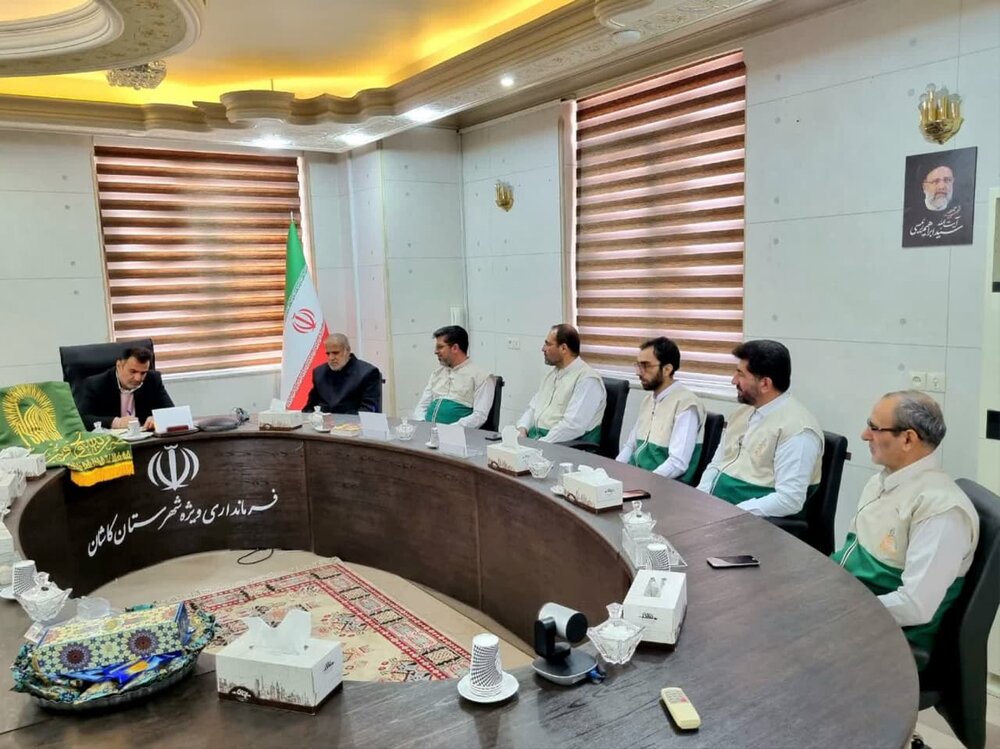 اعضای کانونهای خدمت رضوی کاشان با فرماندار دیدار کردند