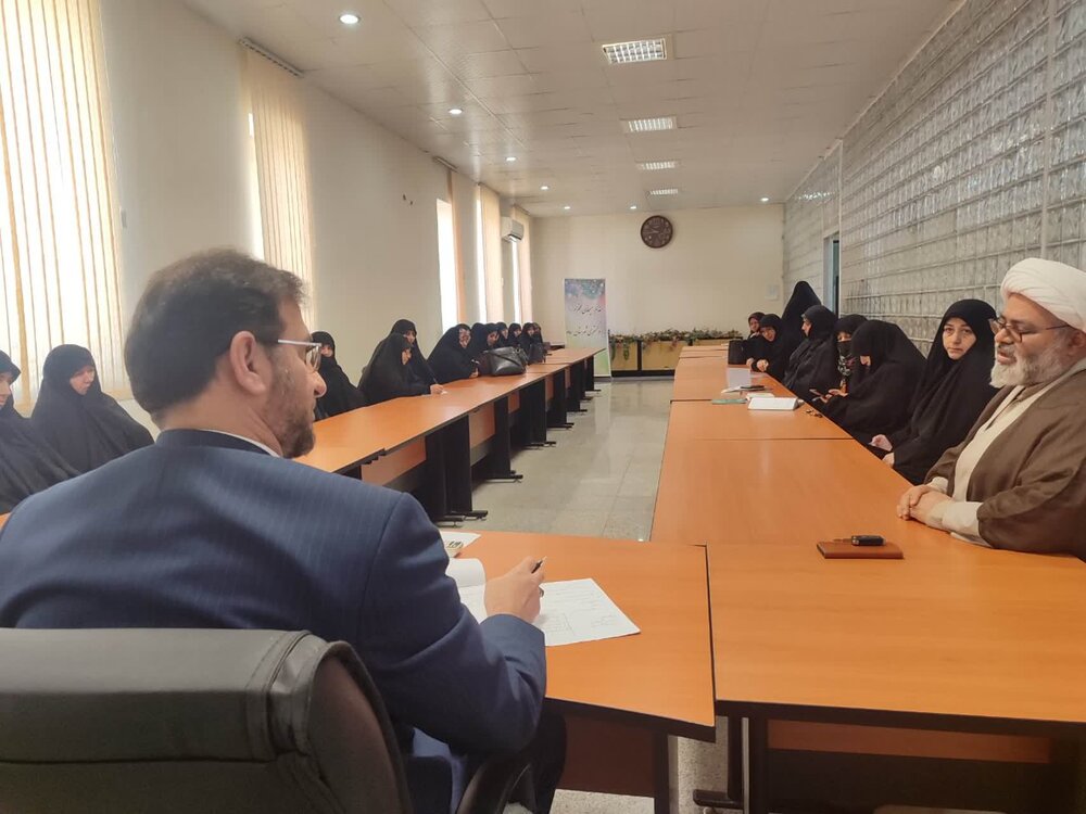 تصاویر/ برگزاری جلسه هم اندیشی و دیدار مبلغات ساوه با دادستان عمومی این شهرستان