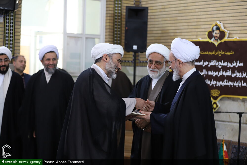 आधुनिक युग में, हौज़ा ए इल्मिया की ज़िम्मेदारियाँ पहले से कहीं अधिक गंभीर हैं