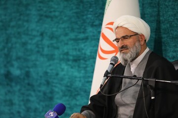 مسئولان برای ایجاد یک زندگی قابل قبول برای مردم تلاش کنند/ عدالت‌محوری در توزیع امکانات و به‌کارگیری نیروهای توانمند در استان سمنان ضروری است