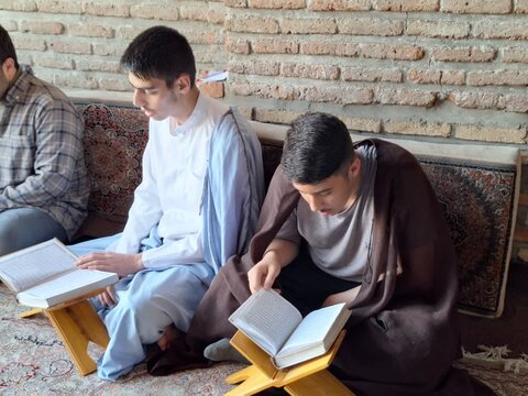 تصاویر / محفل انس با قرآن طلاب مدرسه علمیه صالحیه قزوین