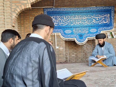 تصاویر / محفل انس با قرآن طلاب مدرسه علمیه صالحیه قزوین