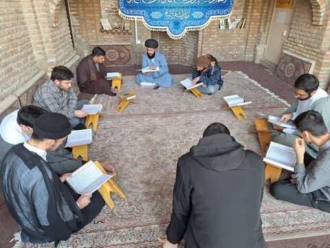 تصاویر / محفل انس با قرآن طلاب مدرسه علمیه صالحیه قزوین