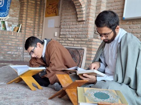 تصاویر / محفل انس با قرآن طلاب مدرسه علمیه صالحیه قزوین