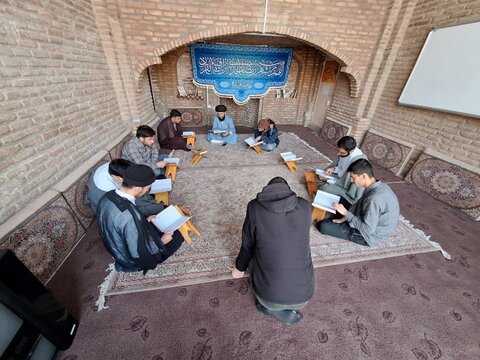 تصاویر / محفل انس با قرآن طلاب مدرسه علمیه صالحیه قزوین