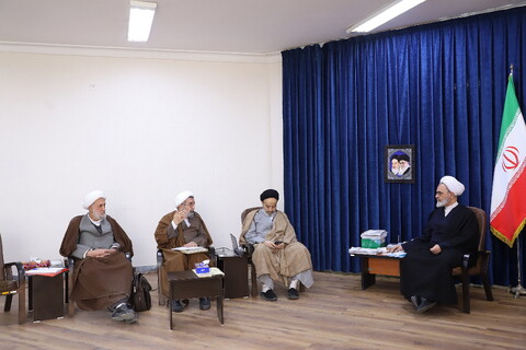 تصاویر/ دیدار اعضای هیئت امنای موسسه آموزش عالی اخلاق و تربیت با آیت الله اعرافی