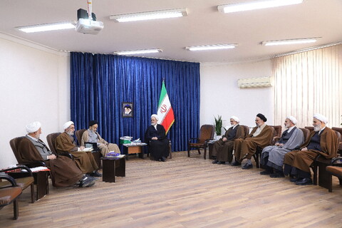 تصاویر/ دیدار اعضای هیئت امنای موسسه آموزش عالی اخلاق و تربیت با آیت الله اعرافی